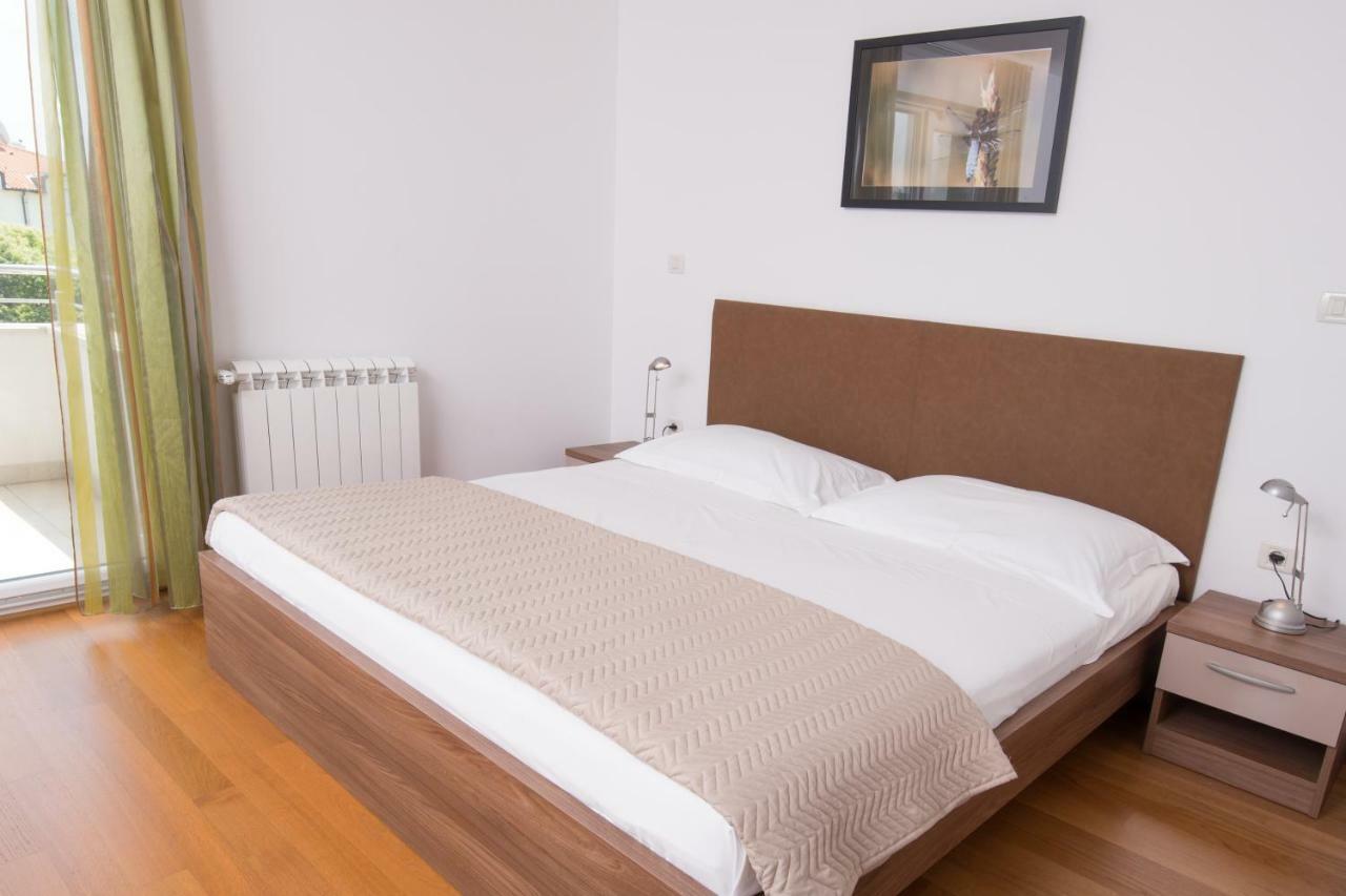 Apartma Deluxe With Private Pool - 100m From The Sea Pula