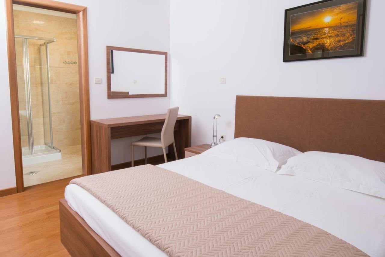 Deluxe With Private Pool - 100m From The Sea Apartma