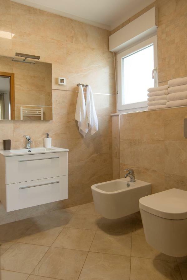Deluxe With Private Pool - 100m From The Sea Apartma Pula