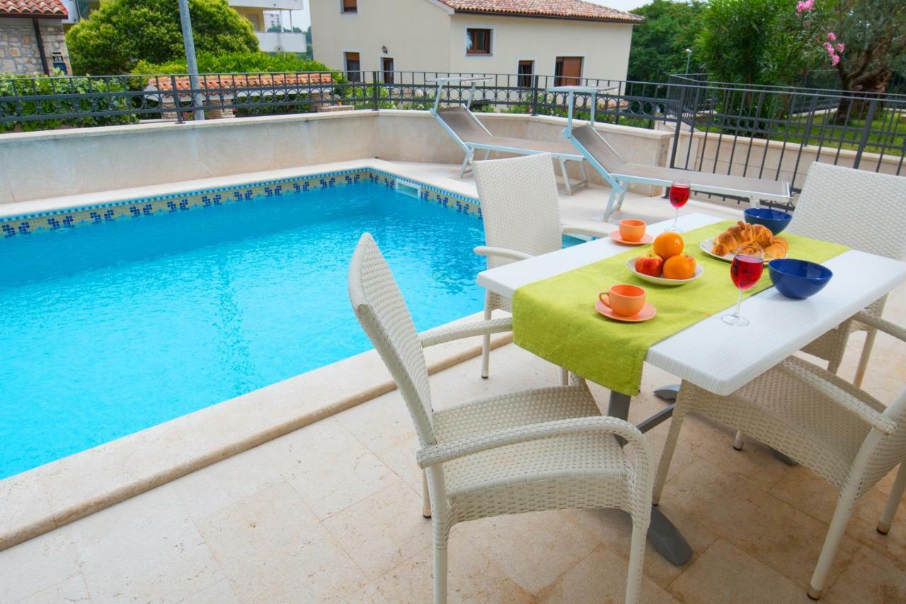 Deluxe With Private Pool - 100m From The Sea