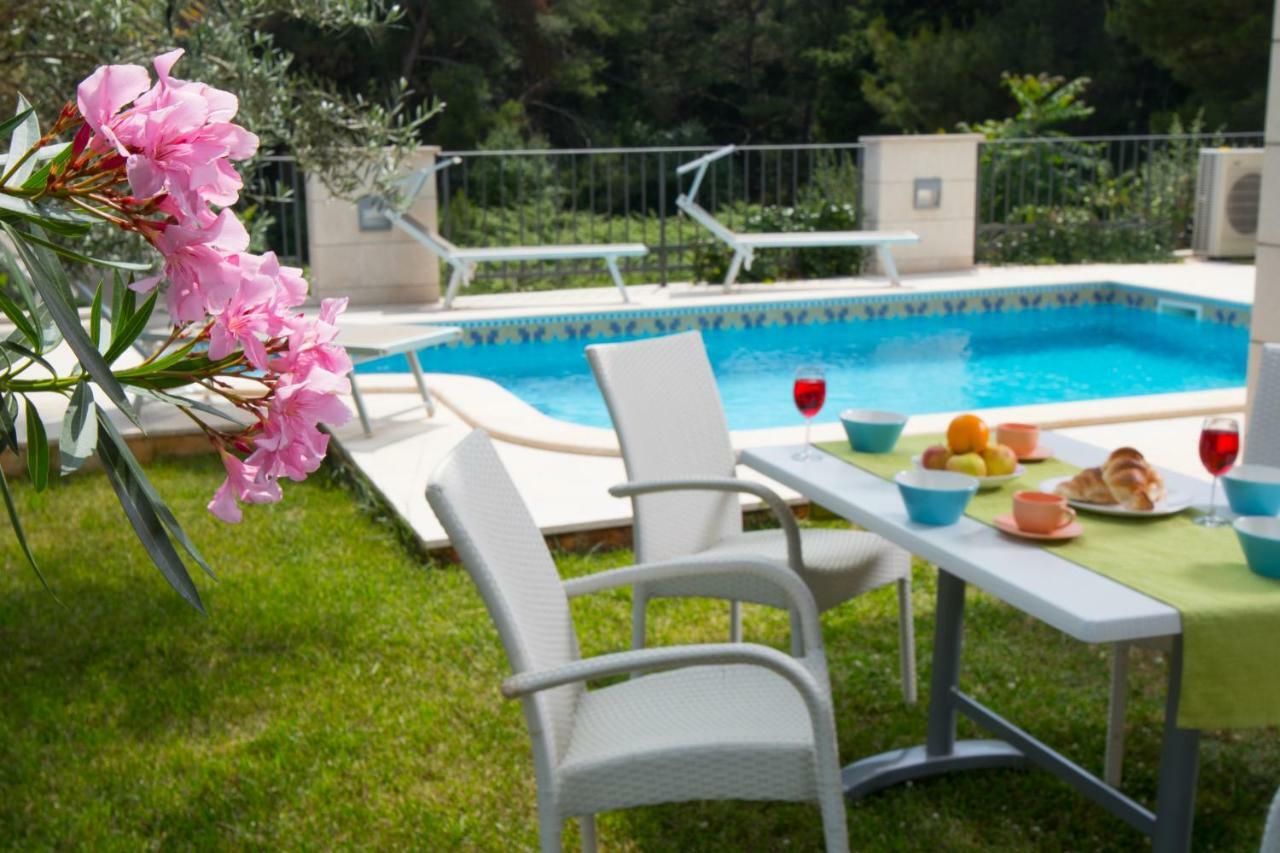 Apartment Deluxe With Private Pool - 100m From The Sea Pula