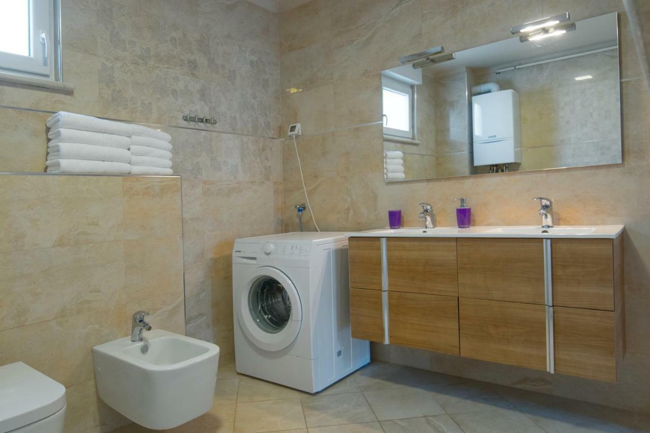 Deluxe With Private Pool - 100m From The Sea Apartment *